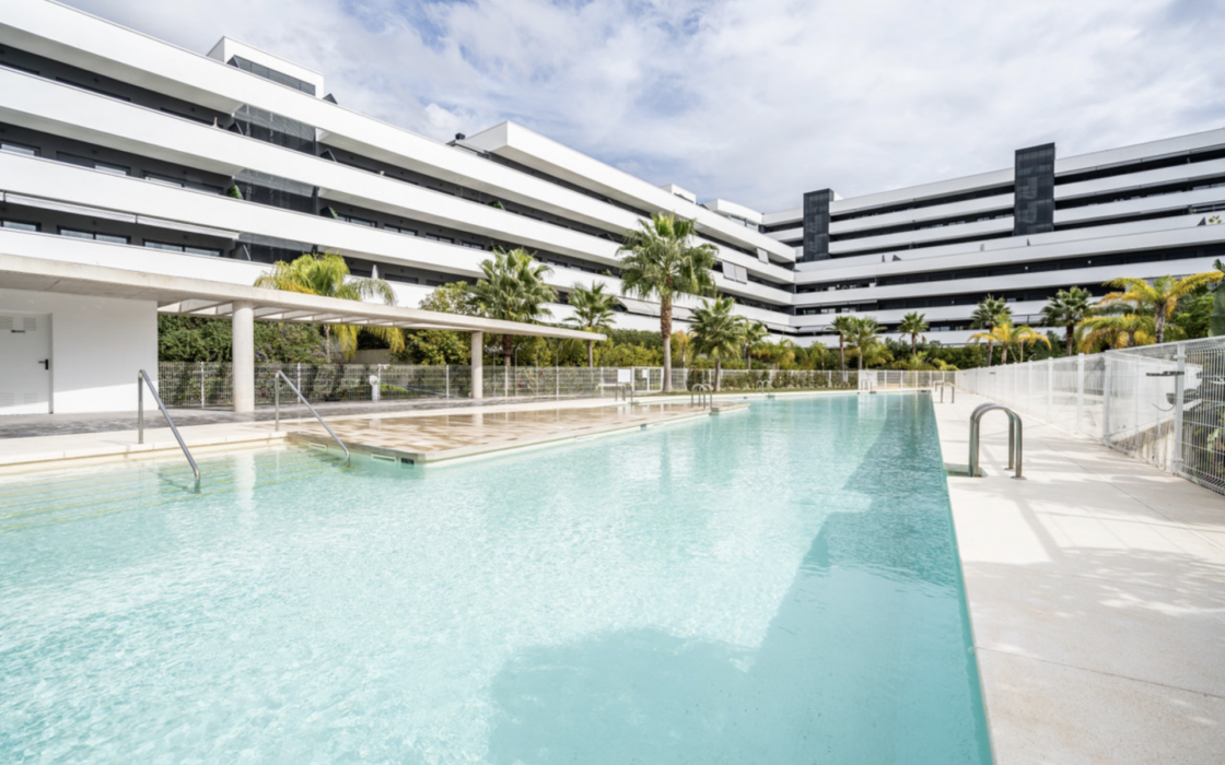 Сучасна квартира з терасою в Естепоні 115 кв.м 2 спальні