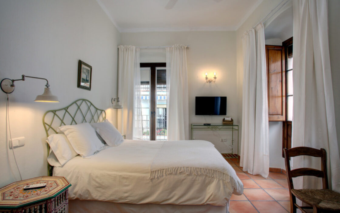 Отель в Марбелье 550 кв.м с террасой в Старом Городе