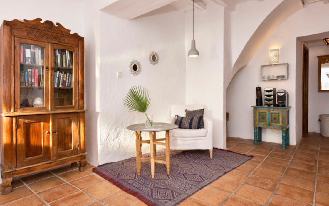 Отель в Марбелье 550 кв.м с террасой в Старом Городе