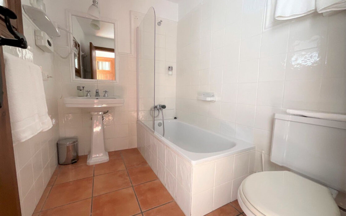 Отель в Марбелье 550 кв.м с террасой в Старом Городе