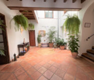 Отель в Марбелье 550 кв.м с террасой в Старом Городе