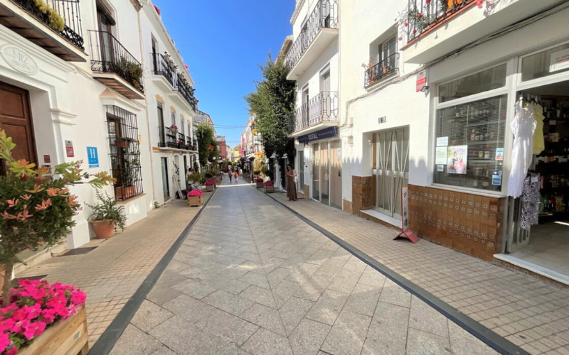 Отель в Марбелье 550 кв.м с террасой в Старом Городе