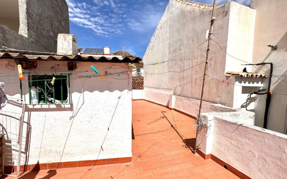 Вилла в Марбелье с террасой и площадью 117 кв.м