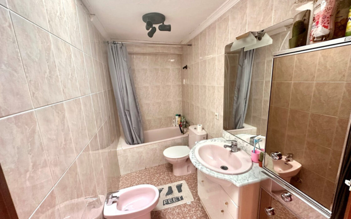 Вилла в Марбелье с террасой и площадью 117 кв.м