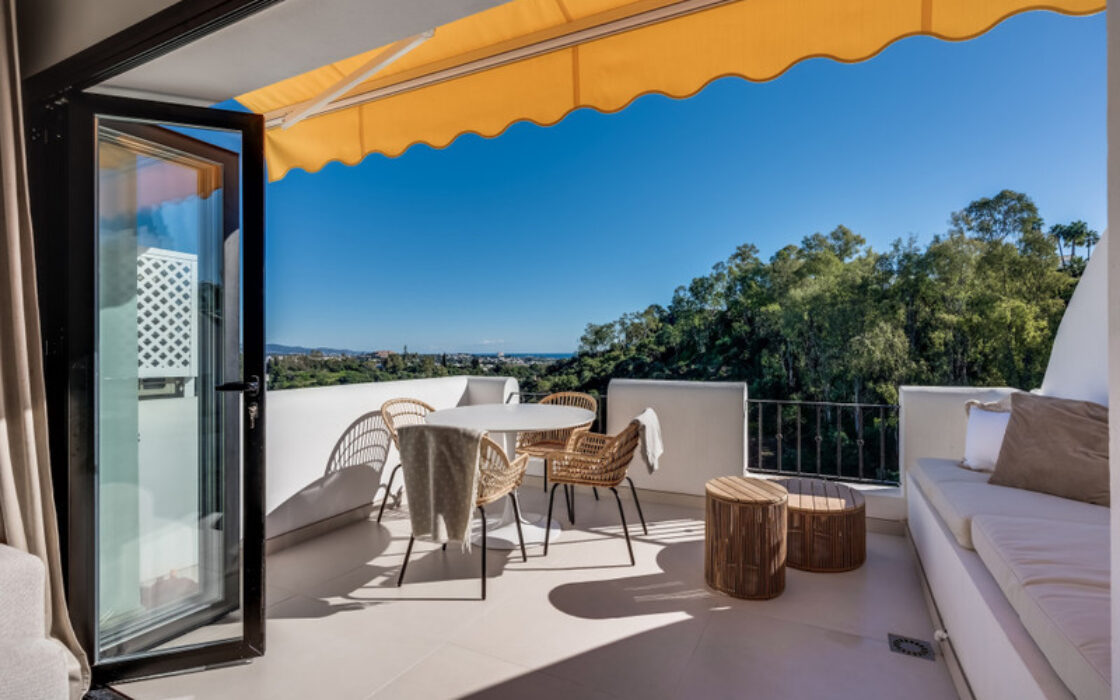 Розкішні апартаменти з терасою в Бенахавісі, 125 кв.м.