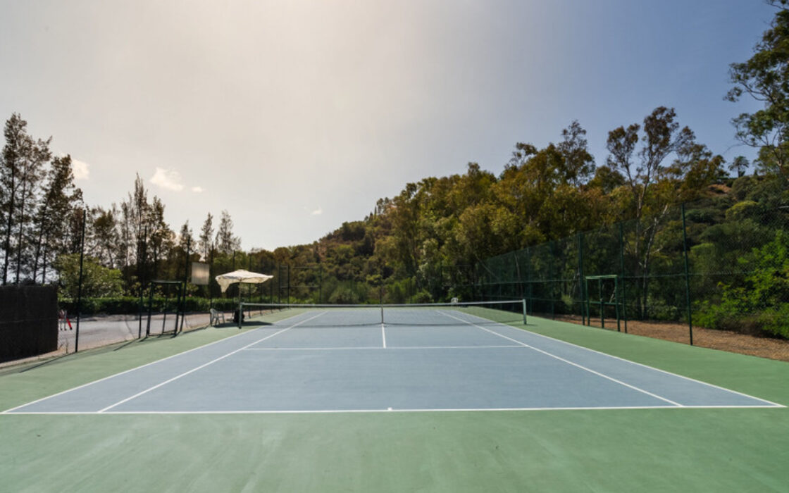 Розкішні апартаменти з терасою в Бенахавісі, 125 кв.м.