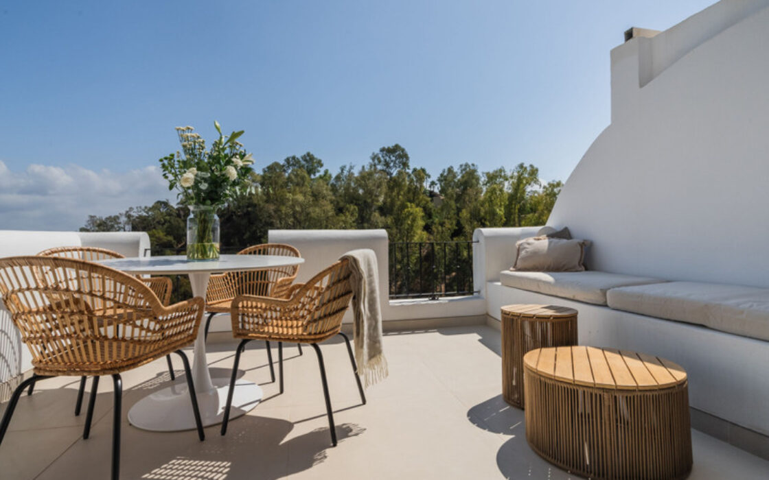 Розкішні апартаменти з терасою в Бенахавісі, 125 кв.м.