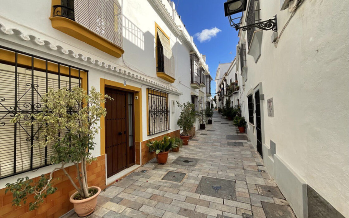 Вилла в Старом городе Марбельи с террасой 140 кв.м