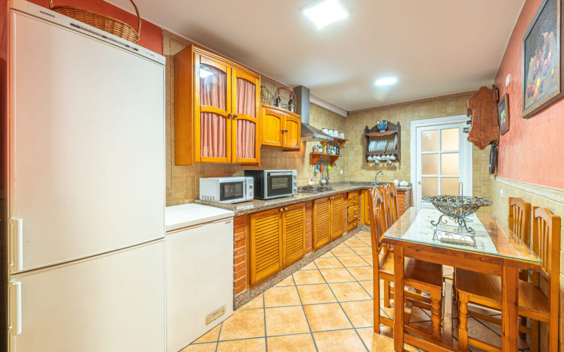 Просторный дом в Манильве, 5 спален, вид на море