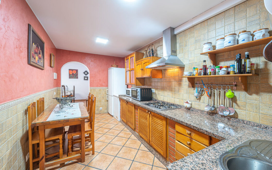 Просторный дом в Манильве, 5 спален, вид на море