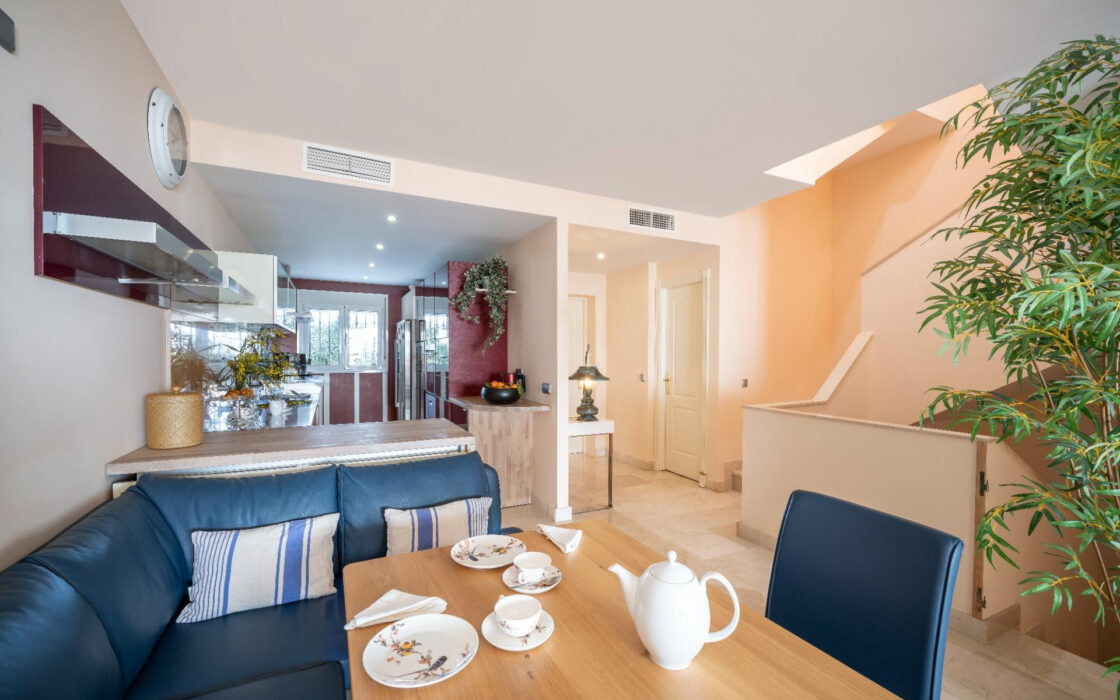 Таунхаус в Манильве, 5 спален, с террасой 351 кв.м