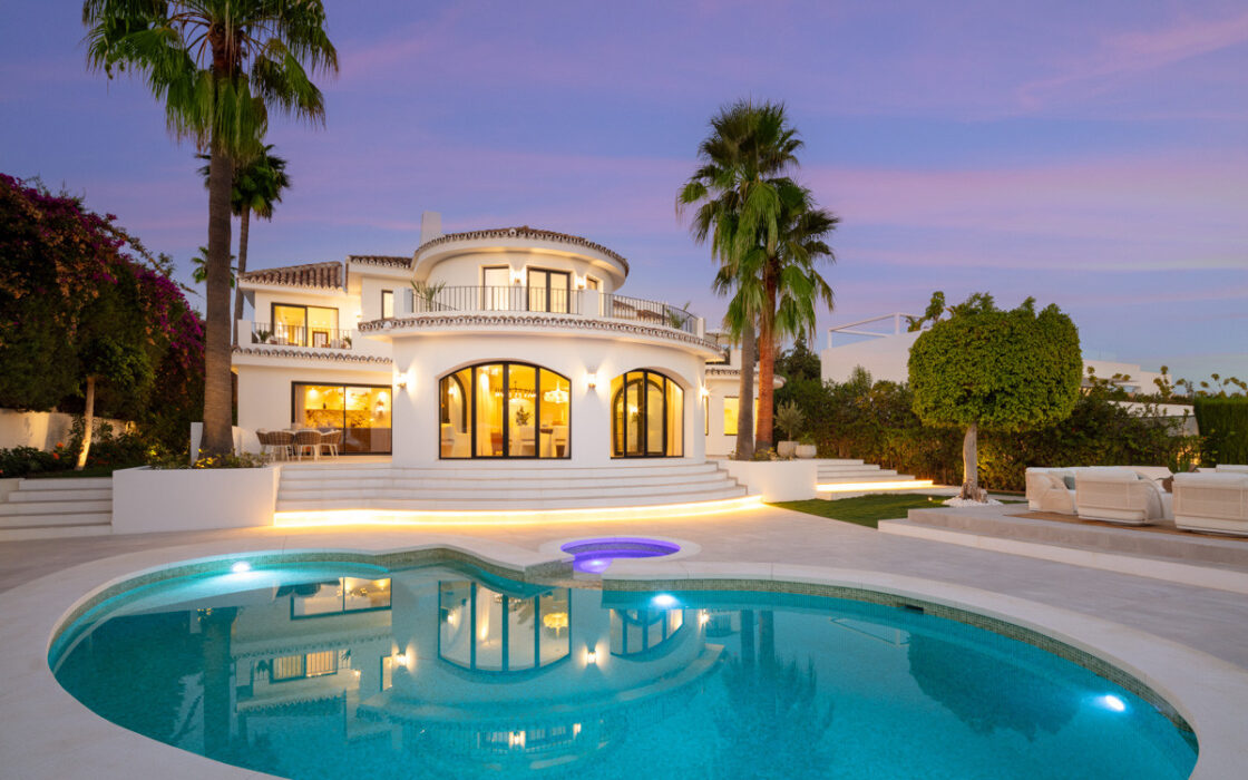 Розкішна вілла в Нуэва-Андалусія з терасою 401 кв.м.