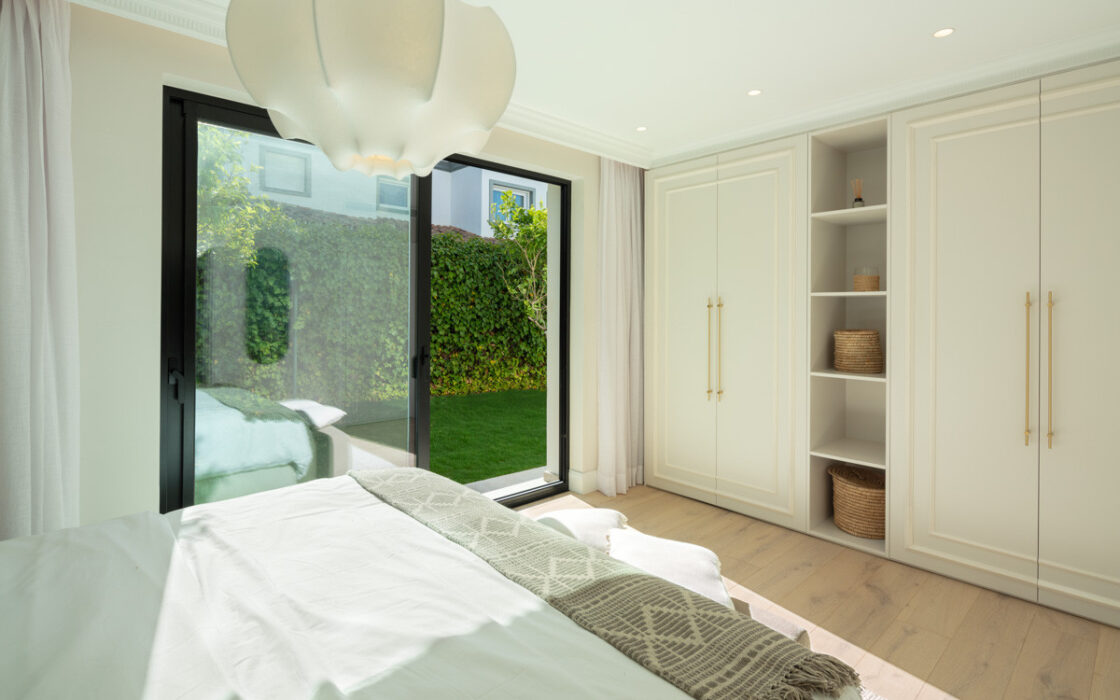 Розкішна вілла в Нуэва-Андалусія з терасою 401 кв.м.