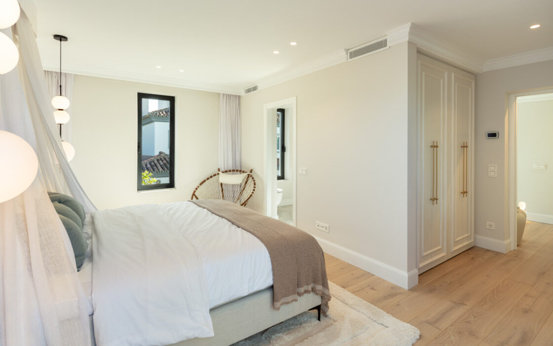 Розкішна вілла в Нуэва-Андалусія з терасою 401 кв.м.