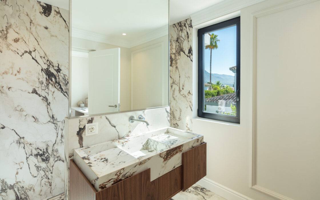 Розкішна вілла в Нуэва-Андалусія з терасою 401 кв.м.