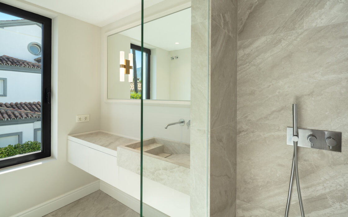 Розкішна вілла в Нуэва-Андалусія з терасою 401 кв.м.