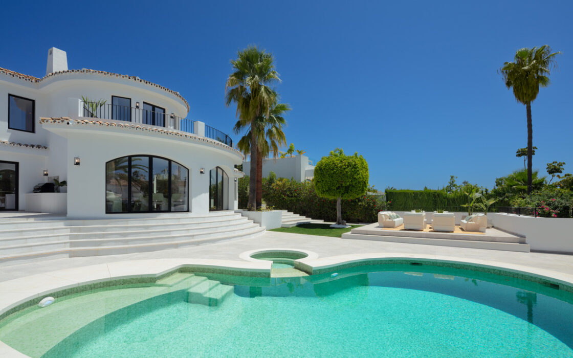 Розкішна вілла в Нуэва-Андалусія з терасою 401 кв.м.