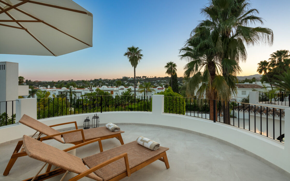 Розкішна вілла в Нуэва-Андалусія з терасою 401 кв.м.