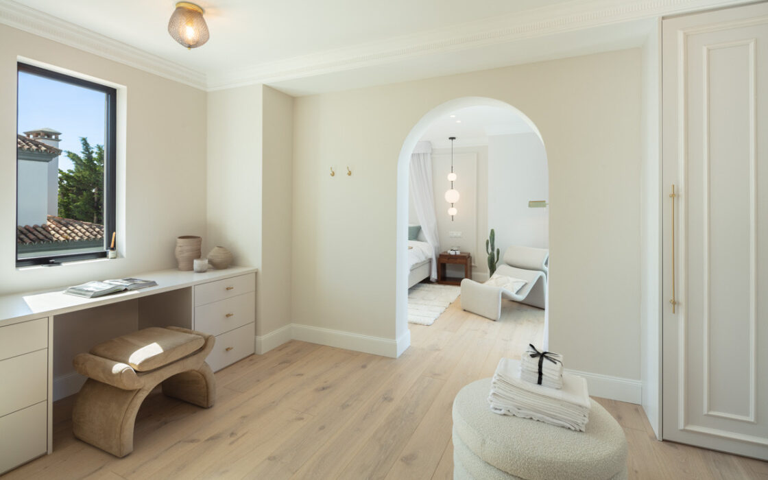 Розкішна вілла в Нуэва-Андалусія з терасою 401 кв.м.