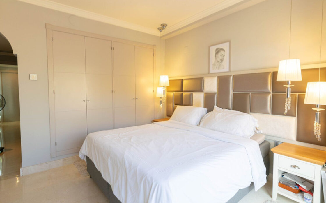 Квартира з терасою в Новій Андалусії, 230 кв.м, 4 кімнати