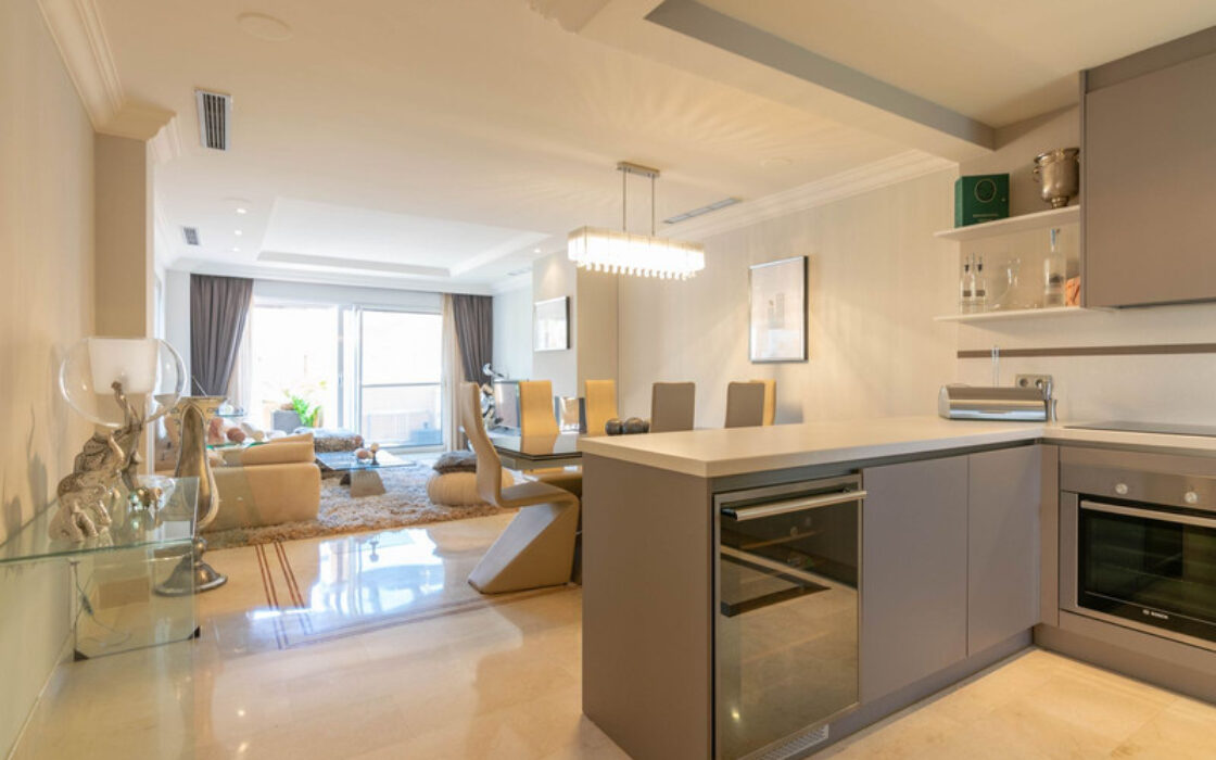 Квартира з терасою в Новій Андалусії, 230 кв.м, 4 кімнати