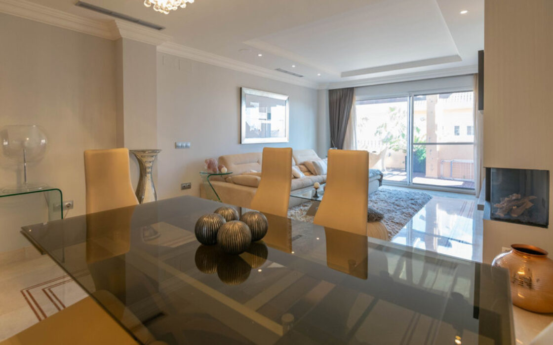 Квартира з терасою в Новій Андалусії, 230 кв.м, 4 кімнати