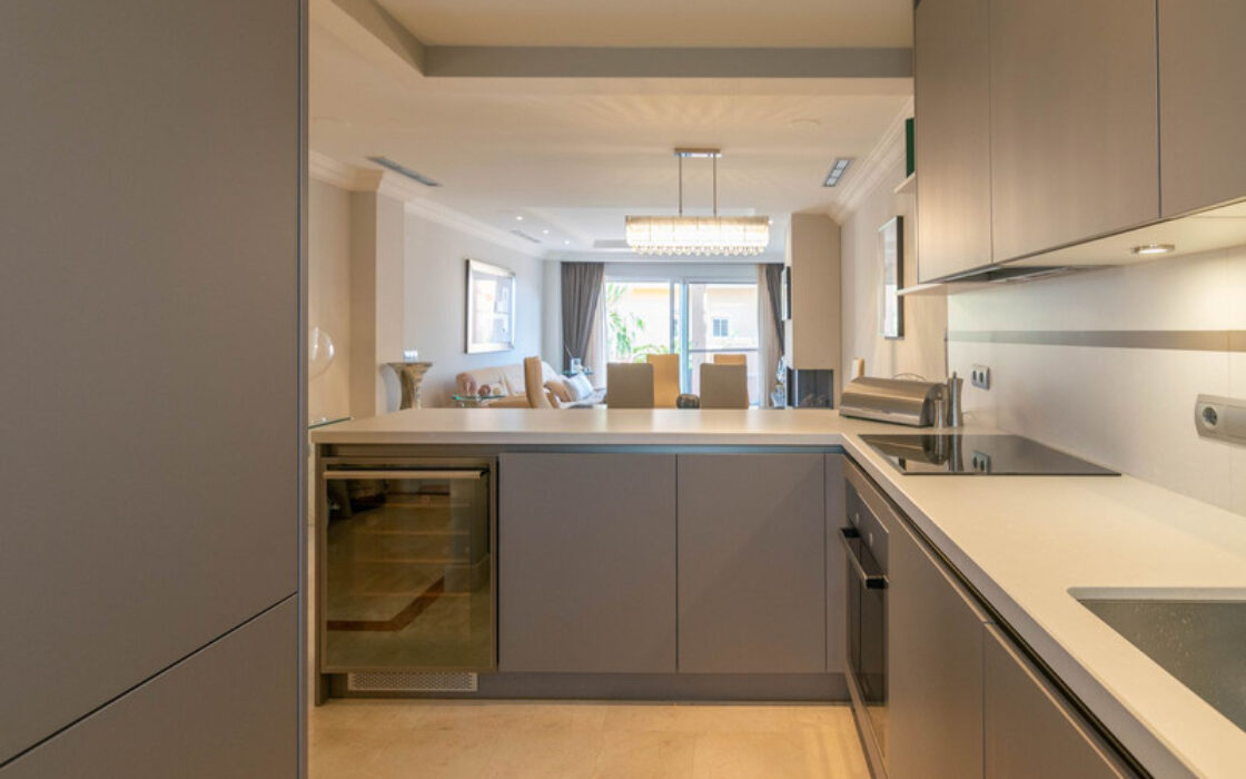 Квартира з терасою в Новій Андалусії, 230 кв.м, 4 кімнати