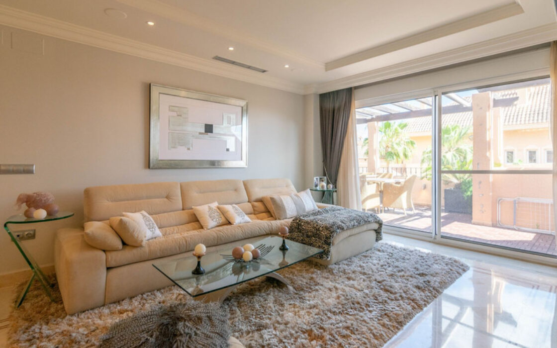 Квартира з терасою в Новій Андалусії, 230 кв.м, 4 кімнати