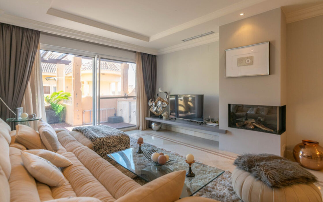 Квартира з терасою в Новій Андалусії, 230 кв.м, 4 кімнати