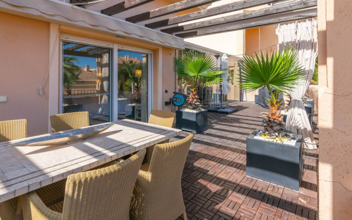 Квартира з терасою в Новій Андалусії, 230 кв.м, 4 кімнати