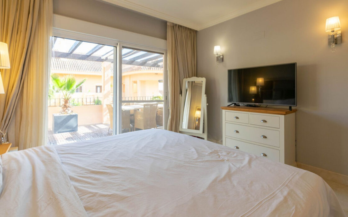 Квартира з терасою в Новій Андалусії, 230 кв.м, 4 кімнати