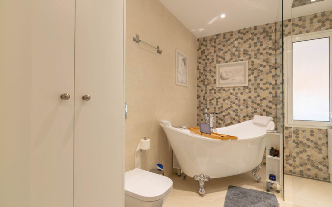 Квартира з терасою в Новій Андалусії, 230 кв.м, 4 кімнати