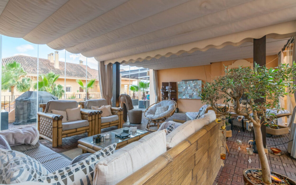 Квартира з терасою в Новій Андалусії, 230 кв.м, 4 кімнати