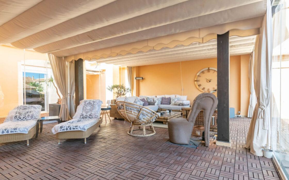 Квартира з терасою в Новій Андалусії, 230 кв.м, 4 кімнати