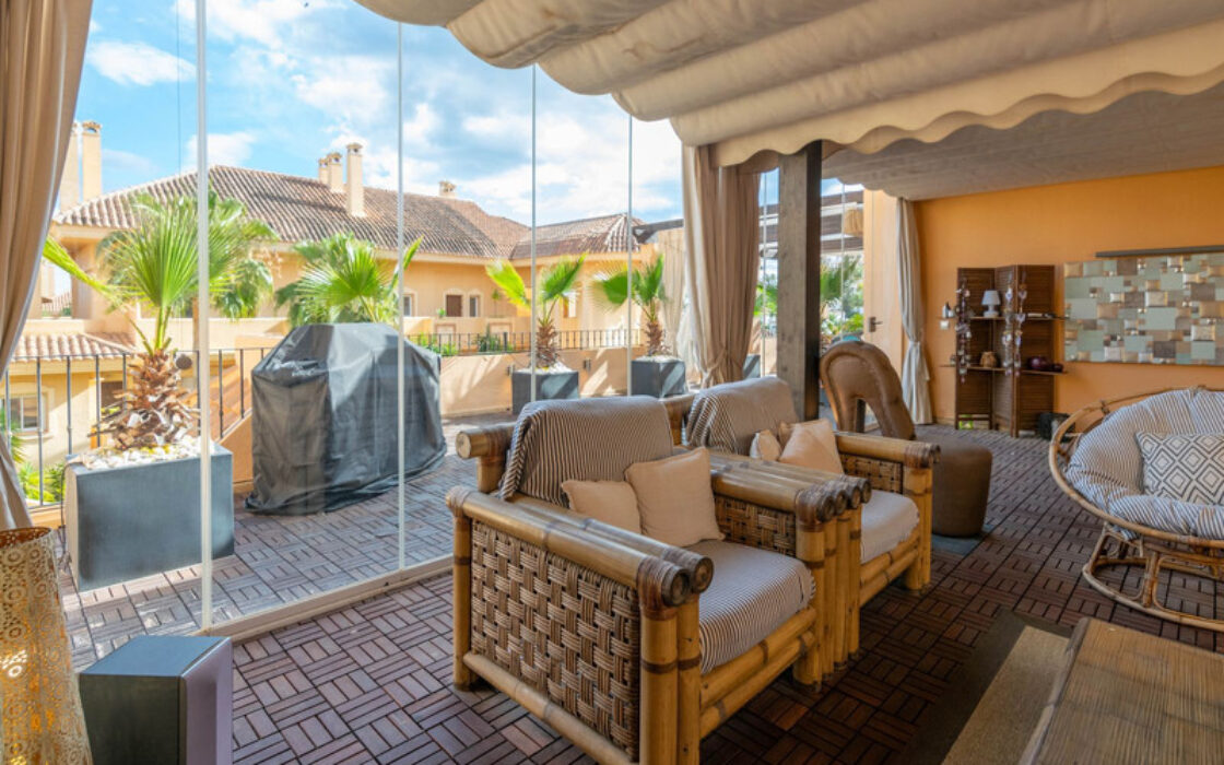 Квартира з терасою в Новій Андалусії, 230 кв.м, 4 кімнати