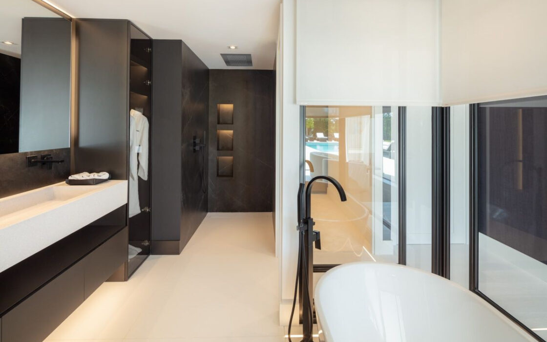 Вилла 446 кв.м с террасой в районе Роса, Испания