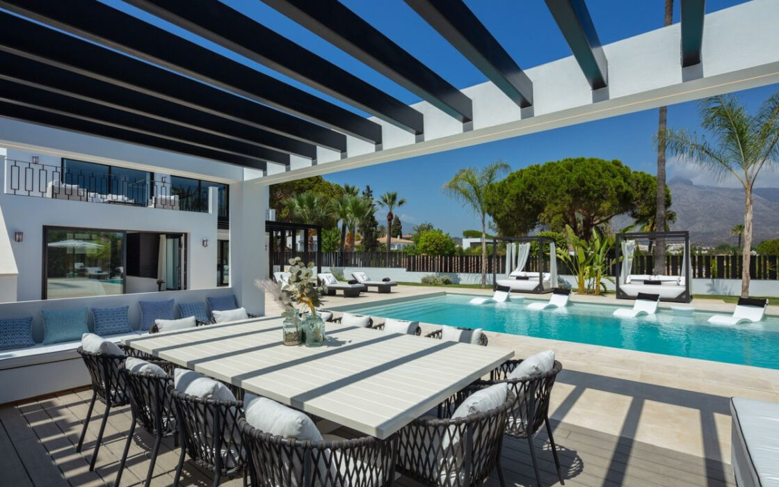 Вилла 446 кв.м с террасой в районе Роса, Испания