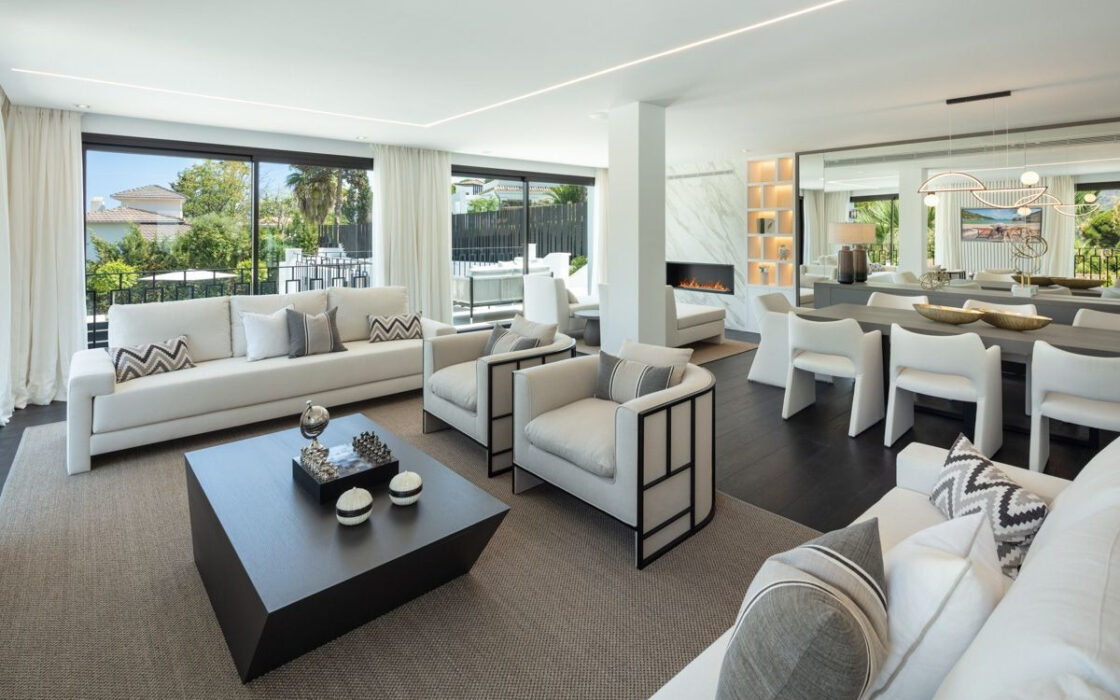 Вилла 446 кв.м с террасой в районе Роса, Испания