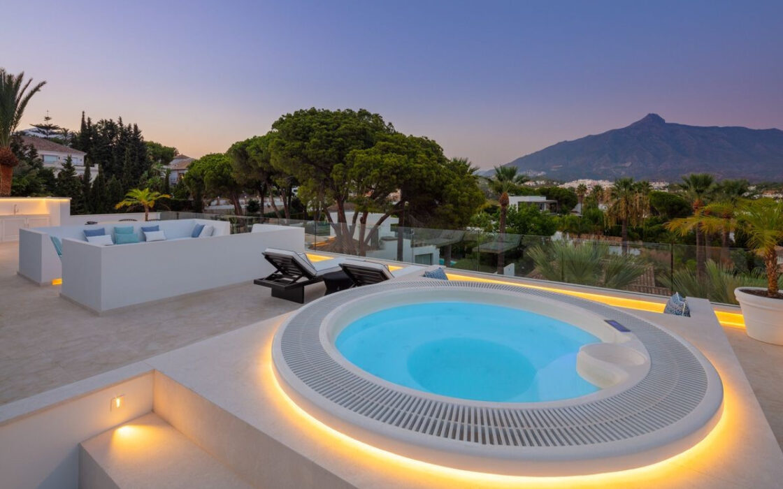 Вилла 446 кв.м с террасой в районе Роса, Испания