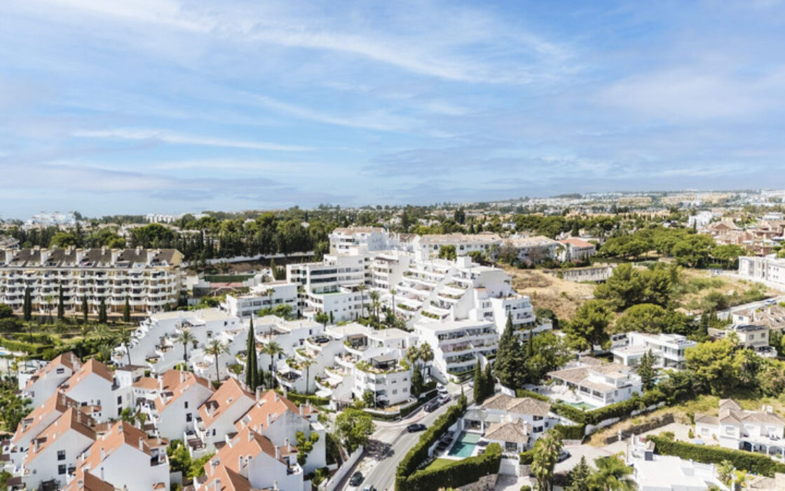 Дизайнерські апартаменти в Новій Андалусії з терасою 137 кв.м