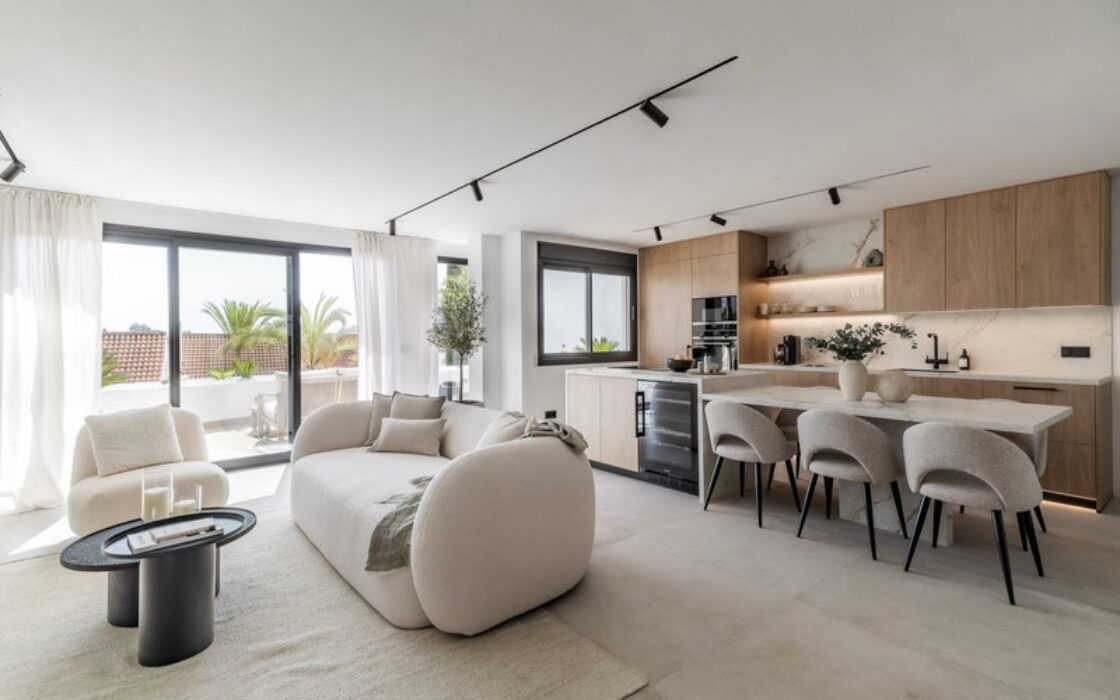 Дизайнерські апартаменти в Новій Андалусії з терасою 137 кв.м