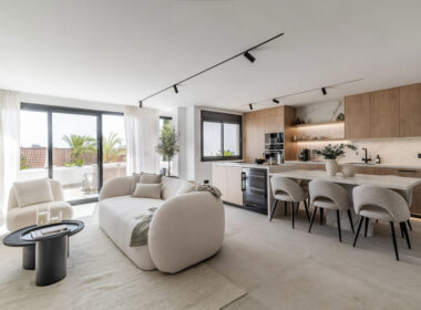 Дизайнерські апартаменти в Новій Андалусії з терасою 137 кв.м