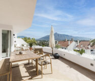 Дизайнерські апартаменти в Новій Андалусії з терасою 137 кв.м