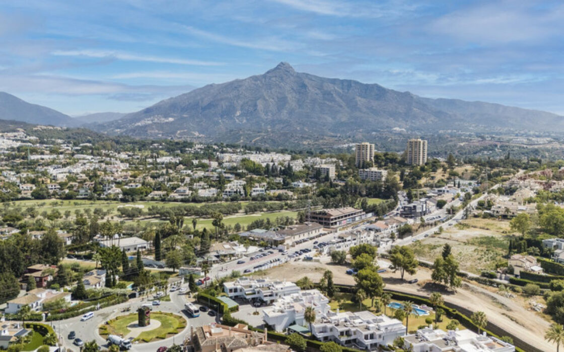 Дизайнерські апартаменти в Новій Андалусії з терасою 137 кв.м