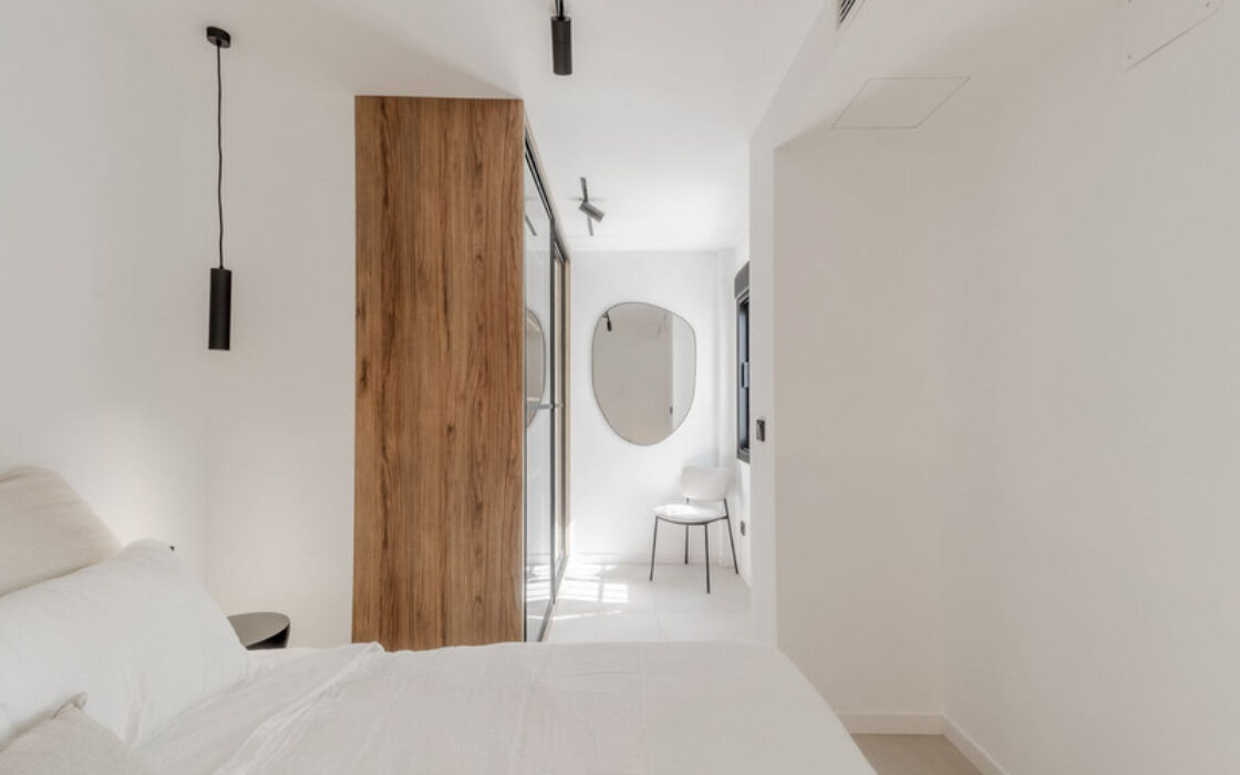 Дизайнерські апартаменти в Новій Андалусії з терасою 137 кв.м