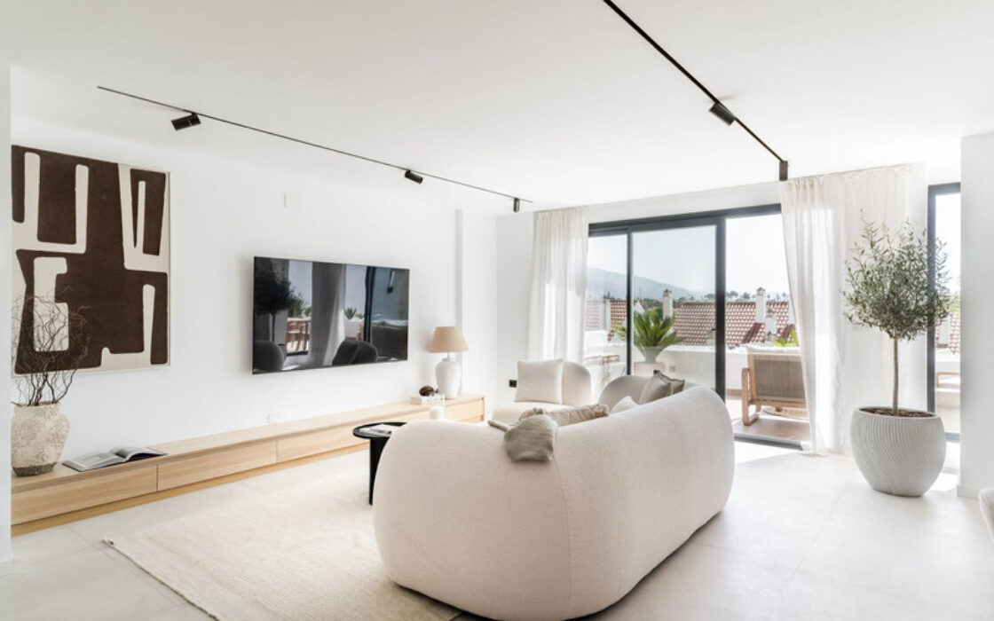 Дизайнерські апартаменти в Новій Андалусії з терасою 137 кв.м