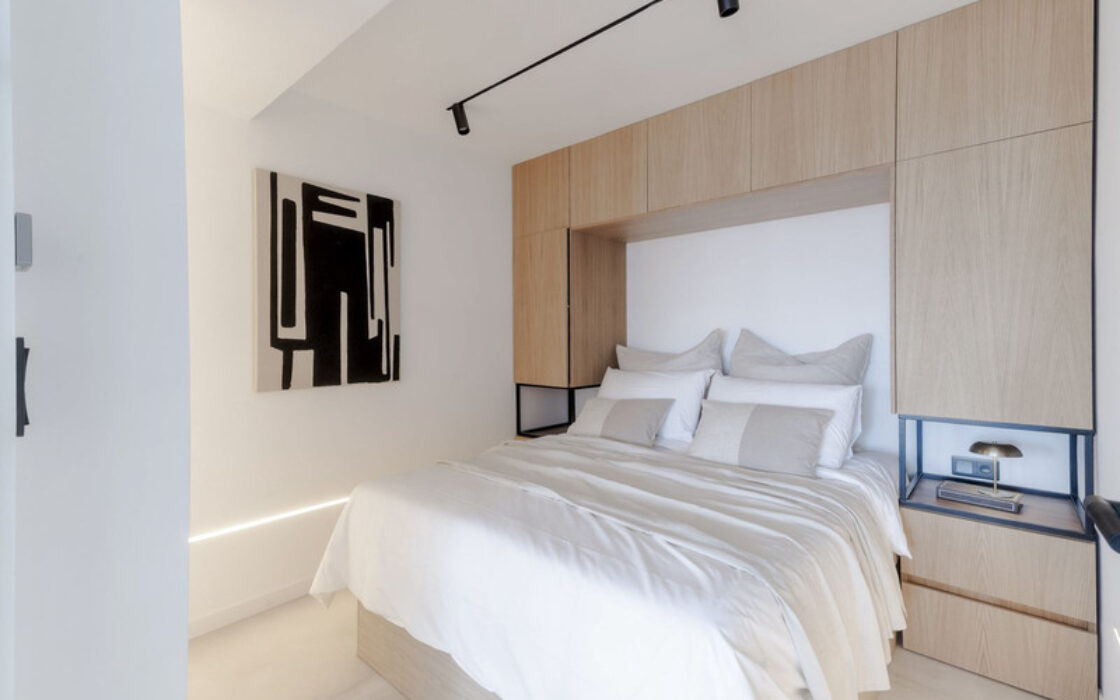 Дизайнерські апартаменти в Новій Андалусії з терасою 137 кв.м