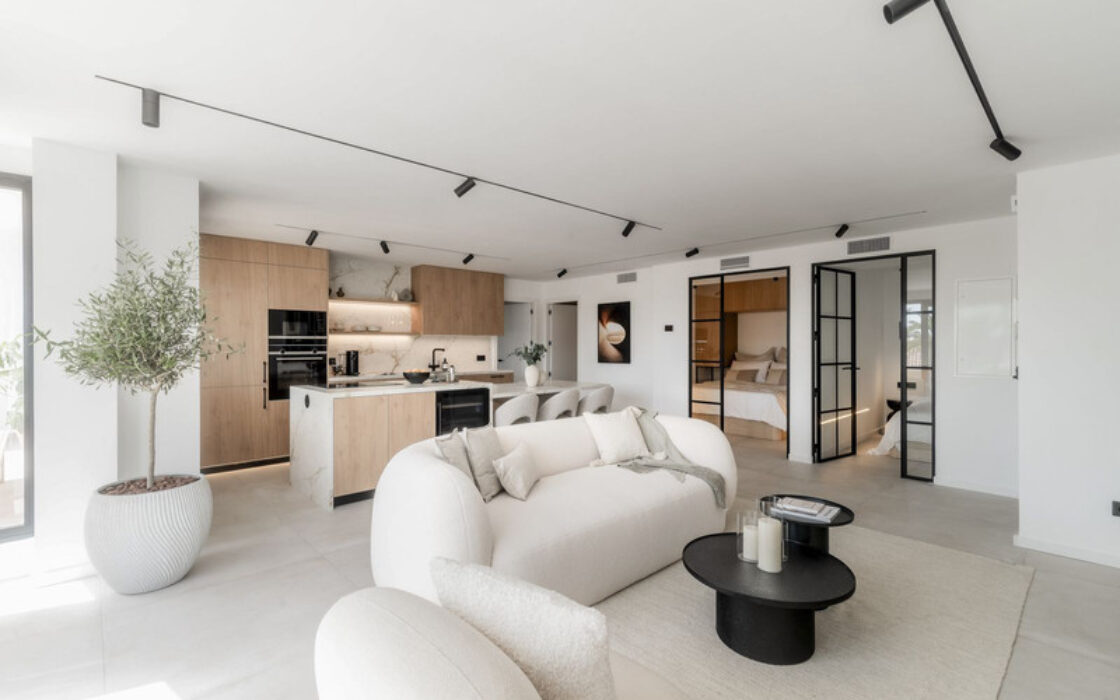 Дизайнерські апартаменти в Новій Андалусії з терасою 137 кв.м