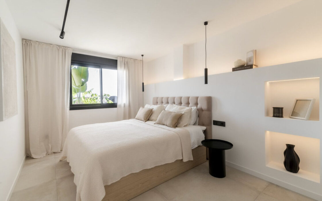 Дизайнерські апартаменти в Новій Андалусії з терасою 137 кв.м