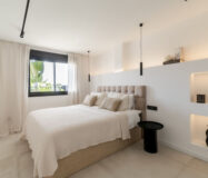 Дизайнерські апартаменти в Новій Андалусії з терасою 137 кв.м